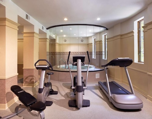 Standard King Room Near Wendt Playlot Park CHI 13 Luxury Bookings