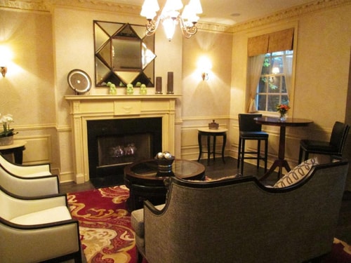 Standard King Room Near Wendt Playlot Park CHI 12 Luxury Bookings