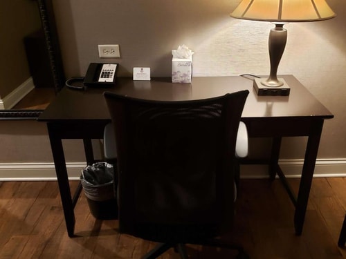 Standard King Room Near Wendt Playlot Park CHI 4 Luxury Bookings