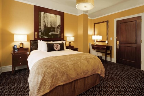 Queen Room Near MMC Plaza NYC Luxury Bookings