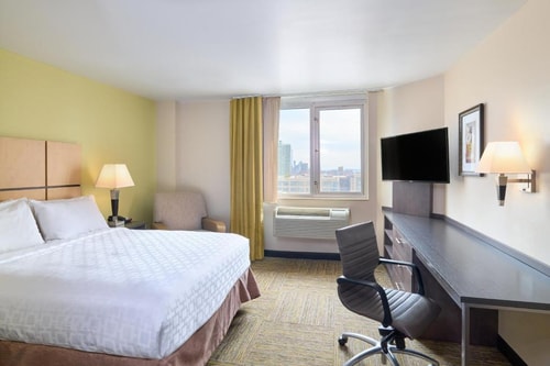 Studio Queen Suite Near McCaffrey Playground NYC Luxury Bookings