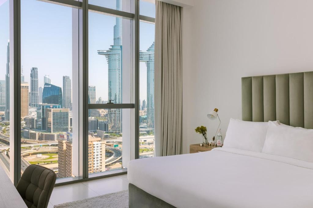 Three Bedroom Burj View Near Canadian University Luxury Bookings