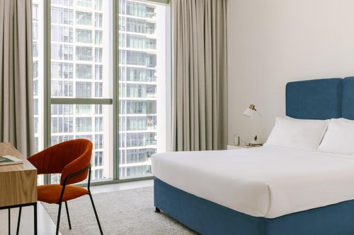 Three Bedroom Burj View Near Canadian University 1 Luxury Bookings