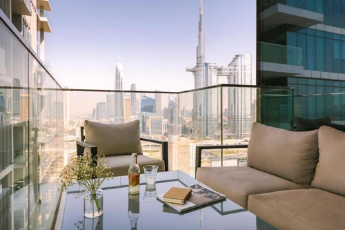 Three Bedroom Burj View Near Canadian University 4 Luxury Bookings