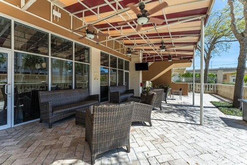 Premium Room Near Scandalous Artistry Salon ORL 11 Luxury Bookings