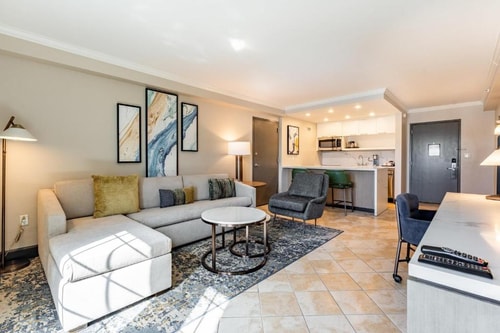 King Suite Near Scandalous Artistry Salon ORL 2 Luxury Bookings