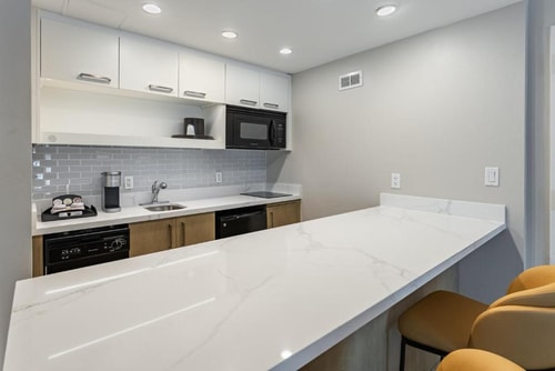 King Suite Near Scandalous Artistry Salon ORL 5 Luxury Bookings