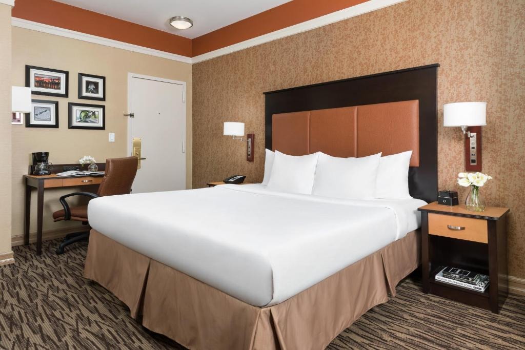 Queen Room Near Greeley Square Park NYC Luxury Bookings