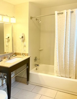 Queen Room Near Greeley Square Park NYC 6 Luxury Bookings