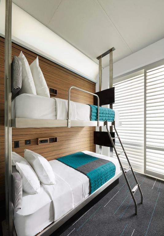 Bunk Pod Near McCaffrey Playground NYC Luxury Bookings