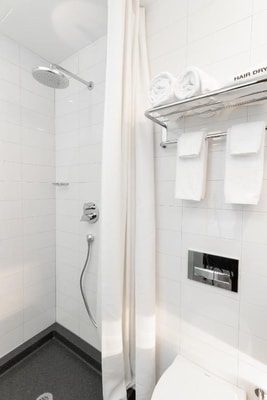 Bunk Pod Near McCaffrey Playground NYC 3 Luxury Bookings