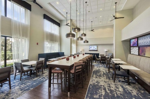 Queen Room Near Extra Space Storage ORL 10 Luxury Bookings
