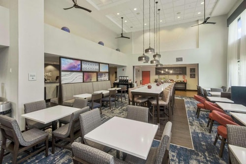 Queen Room Near Extra Space Storage ORL 7 Luxury Bookings