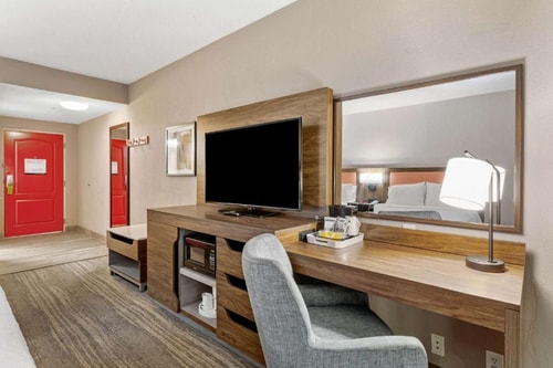Queen Room Near Extra Space Storage ORL 3 Luxury Bookings