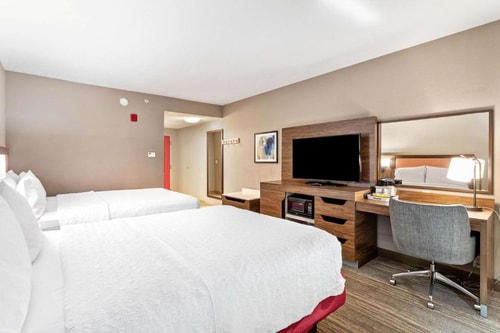 Queen Room Near Extra Space Storage ORL 2 Luxury Bookings