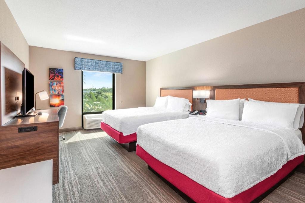 Queen Room Near Extra Space Storage ORL Luxury Bookings