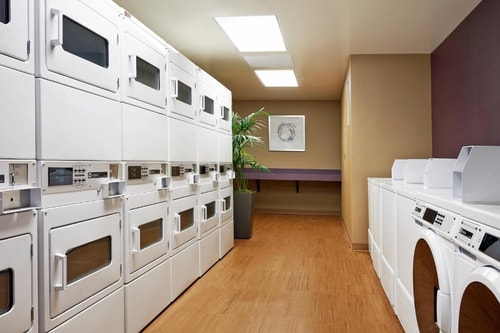 Guest Room Near Indian Alley LA 7 Luxury Bookings