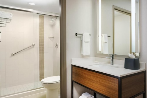 King Room Near Budget Car Rental ORL 5 Luxury Bookings