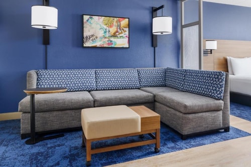 King Room Near Budget Car Rental ORL 2 Luxury Bookings