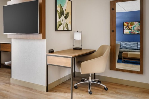 King Room Near Budget Car Rental ORL 7 Luxury Bookings