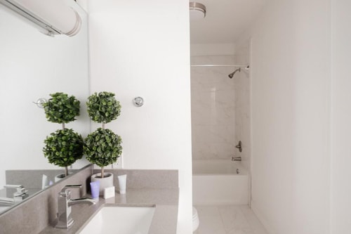 One Suite Near Hollywood Heritage Museum LA 8 Luxury Bookings