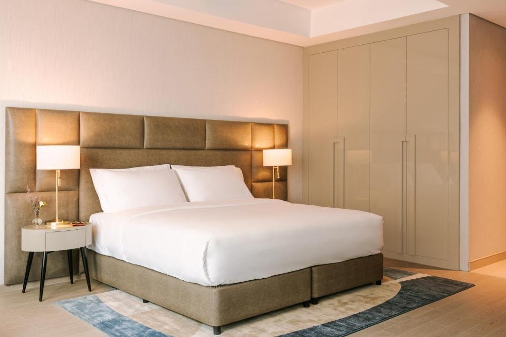 Superior Studio Apartment Near Clover Bay Tower Luxury Bookings
