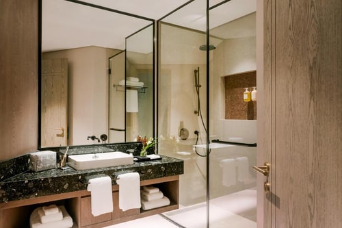 Superior Studio Apartment Near Clover Bay Tower 5 Luxury Bookings