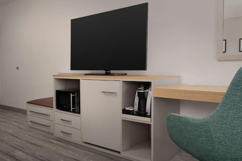 King Room Near Linnie Canal Park LA 3 Luxury Bookings