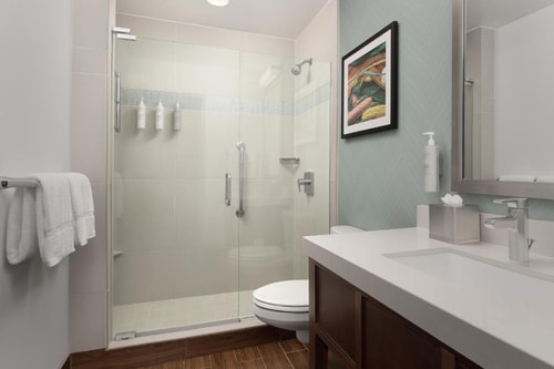King Room Near Linnie Canal Park LA 5 Luxury Bookings