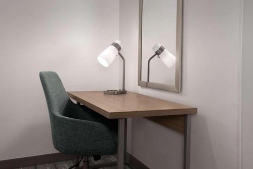 King Room Near Linnie Canal Park LA 2 Luxury Bookings