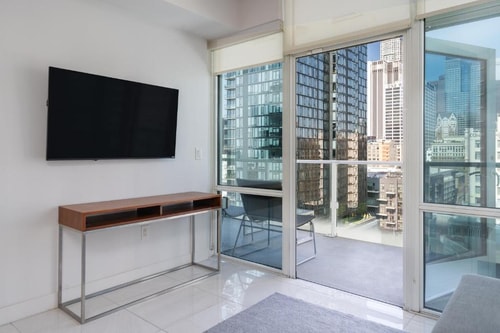 One Bedroom Suite Near Massage Envy LA 2 Luxury Bookings