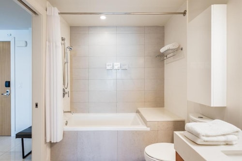 One Bedroom Suite Near Massage Envy LA 6 Luxury Bookings