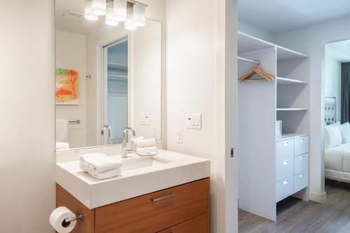 One Bedroom Suite Near Massage Envy LA 7 Luxury Bookings