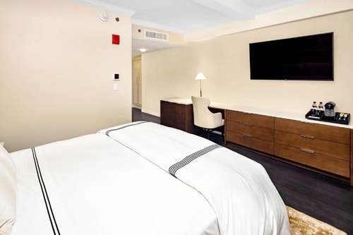 Deluxe King Studio Near Nordstrom NYC 1 Luxury Bookings