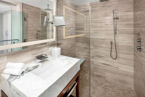 Deluxe King Studio Near Nordstrom NYC 2 Luxury Bookings
