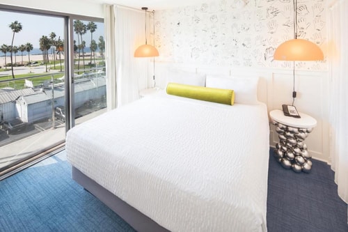 King Room Near Venice Sign LA Luxury Bookings