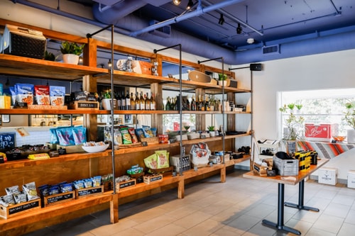 King Room Near Venice Sign LA 8 Luxury Bookings