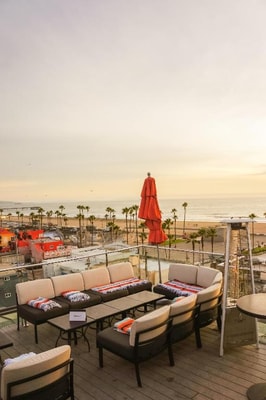 King Room Near Venice Sign LA 12 Luxury Bookings