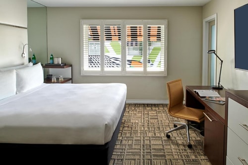 King Room Near The Comedy Store LA Luxury Bookings