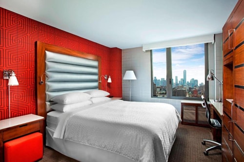 Guest room Near El Coco NYC Luxury Bookings