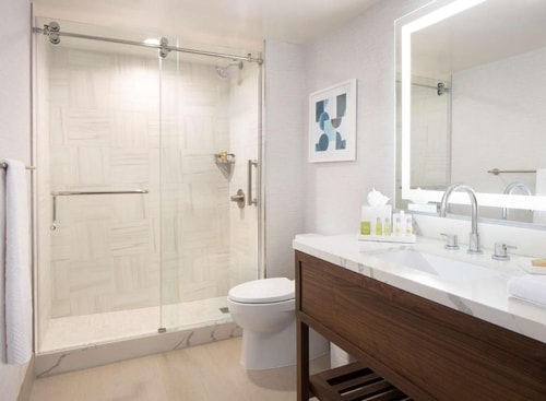 King Room Near Joslyn Park LA 3 Luxury Bookings