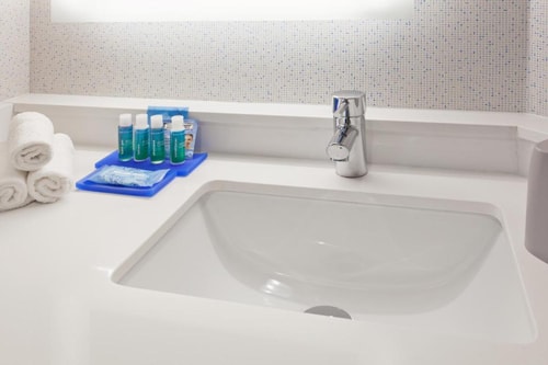 Queen Room Near Stoner Park LA 4 Luxury Bookings