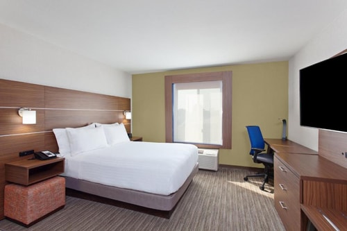 Queen Room Near Stoner Park LA Luxury Bookings