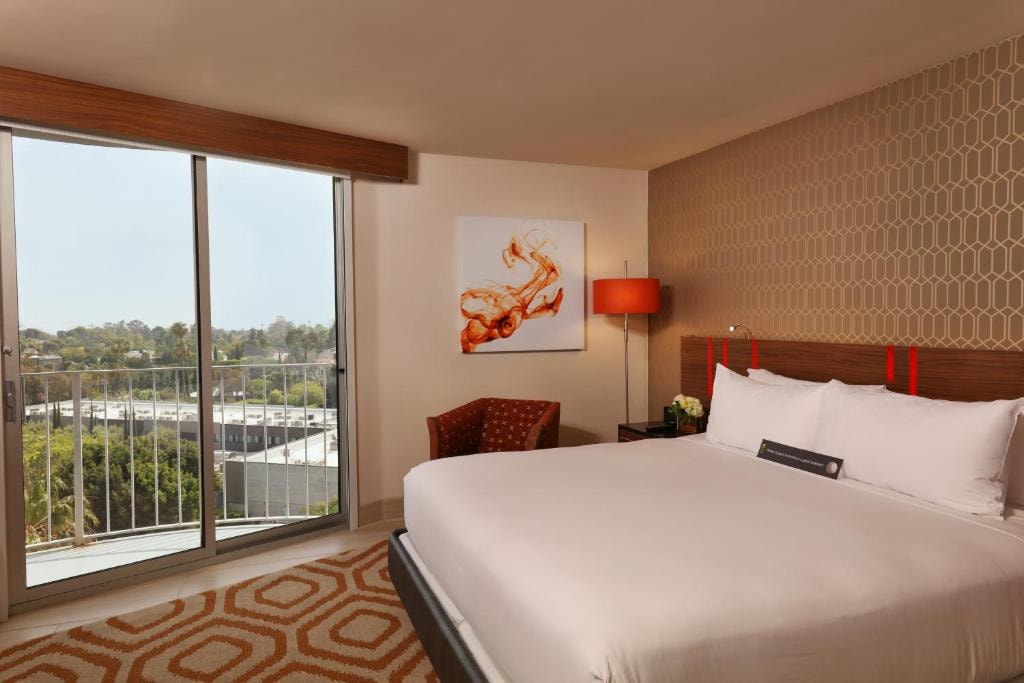 King Room Near Getty Center South Building LA Luxury Bookings