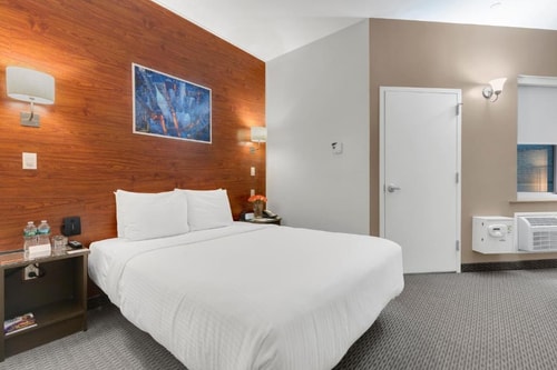 Cozy Queen Room Near Gramercy Park NYC Luxury Bookings