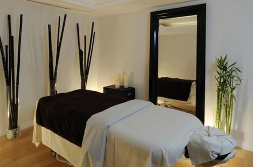 Queen Junior Suite Near Lori Moran Music Studio LA 11 Luxury Bookings