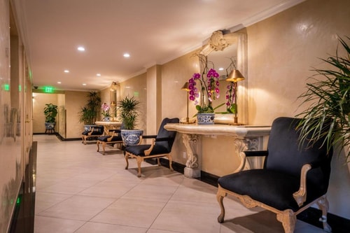 Queen Junior Suite Near Lori Moran Music Studio LA 9 Luxury Bookings