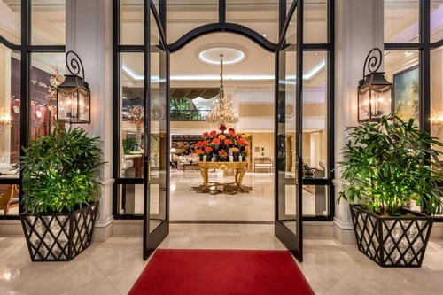 Queen Junior Suite Near Lori Moran Music Studio LA 6 Luxury Bookings