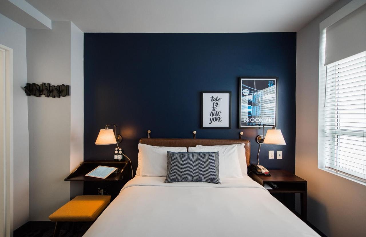 Queen Room Near The Morgan Library And Museum NYC Luxury Bookings