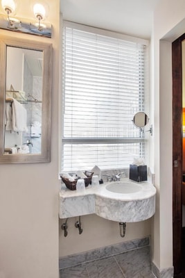Queen Room Near The Morgan Library And Museum NYC 9 Luxury Bookings